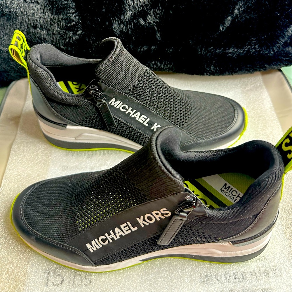Michael Kors Women's Willis Wedge Trainer Sneakers size8 w/hidden 2" heel 1/2"pl